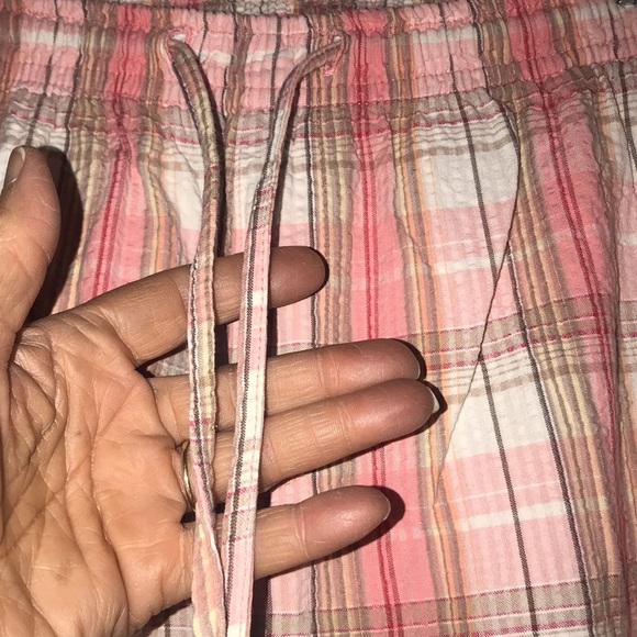 Women’s Plaid Seersucker Capris - Picture 3 of 7